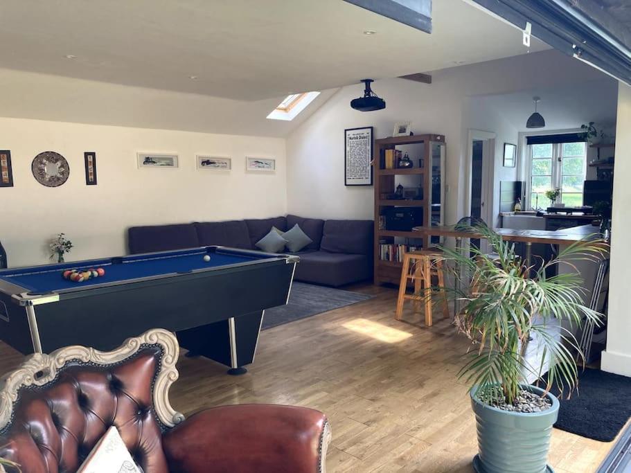 Вілла Crossing Retreat - Pool Table, Projector, Barn Tunstead  Екстер'єр фото