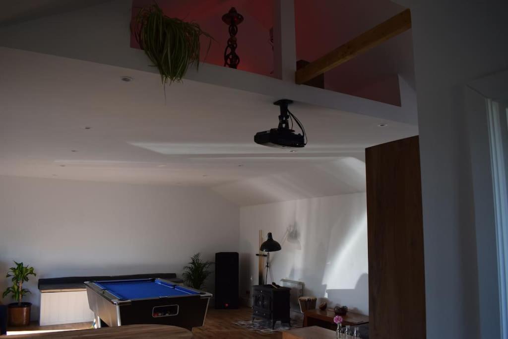 Вілла Crossing Retreat - Pool Table, Projector, Barn Tunstead  Екстер'єр фото
