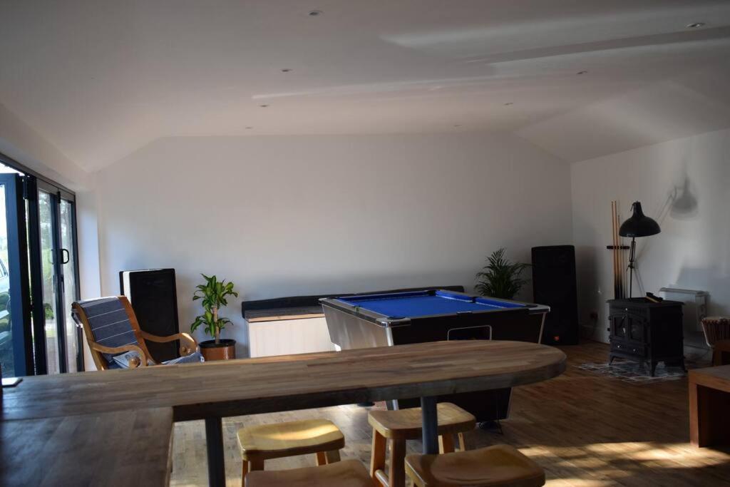 Вілла Crossing Retreat - Pool Table, Projector, Barn Tunstead  Екстер'єр фото